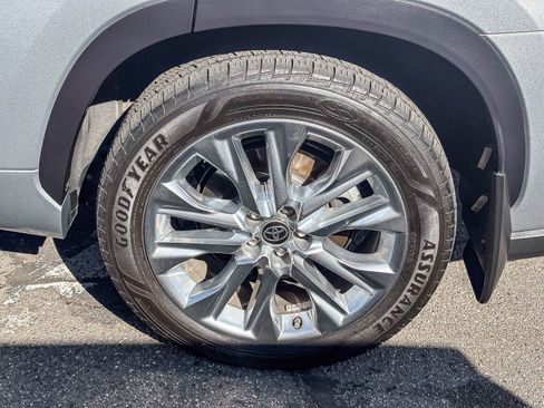 Used 2021 Toyota Highlander Limited AWD/4WD image 11
