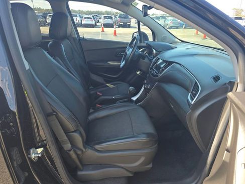 Used 2019 Chevrolet Trax LT w/ LT Convenience Package image 16