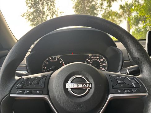 Used 2025 Nissan Altima 2.5 SV FWD image 24
