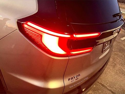 Used 2025 GMC Acadia Elevation image 23