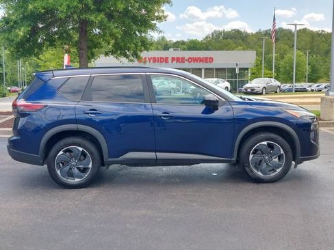 Used 2024 Nissan Rogue SV AWD/4WD image 14