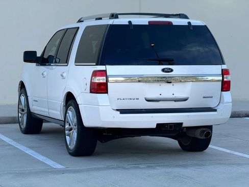 Used 2017 Ford Expedition Platinum RWD image 5