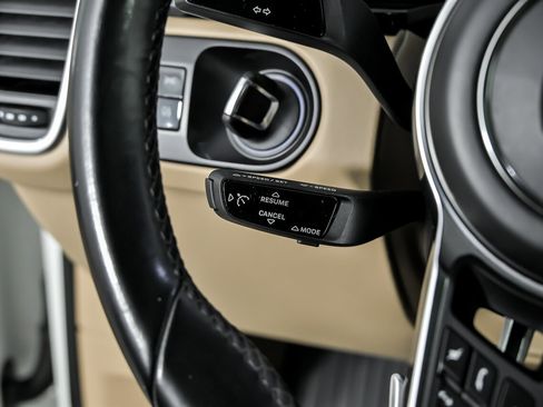 Used 2019 Porsche Cayenne E-Hybrid image 31