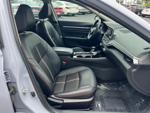 Used 2024 Nissan Altima 2.5 SR FWD image 25