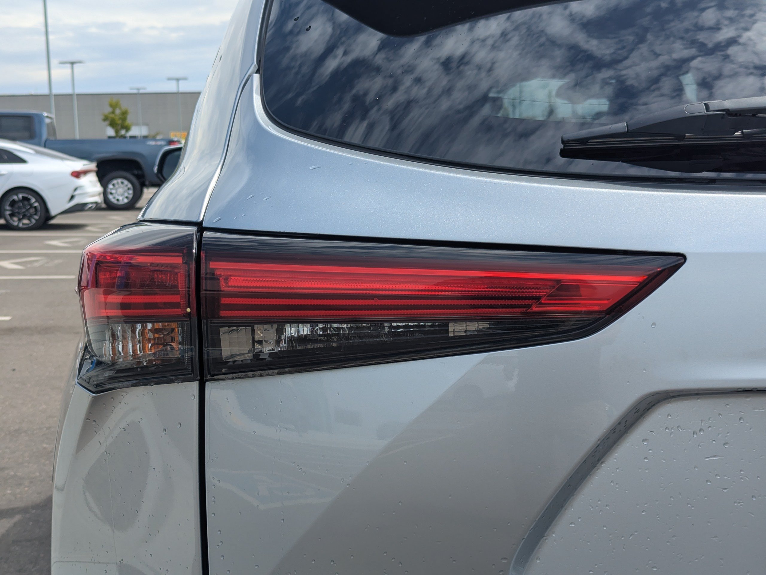Used 2021 Toyota Highlander XLE AWD/4WD image 44