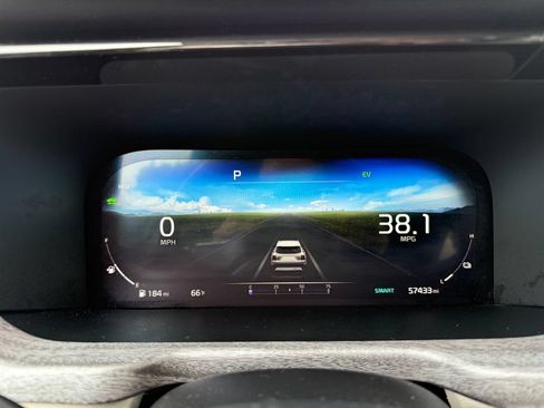 Certified 2022 Kia Sorento SX Prestige w/ Panoramic Sunroof Package AWD/4WD image 28