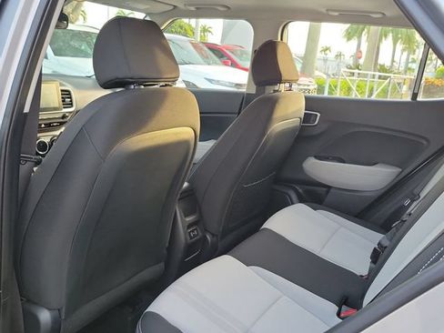 Used 2024 Hyundai Venue SEL FWD image 7