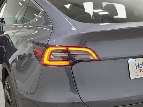 Used 2023 Tesla Model Y Long Range AWD/4WD image 32