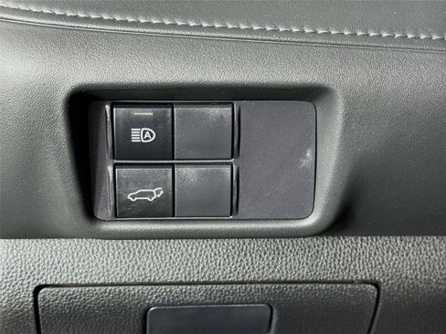 Used 2020 Toyota Highlander XLE FWD image 10