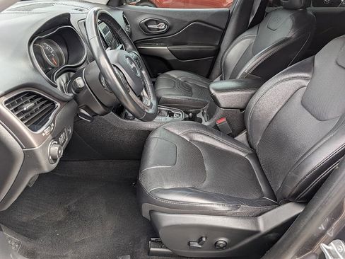 Used 2019 Jeep Cherokee Limited AWD/4WD image 26