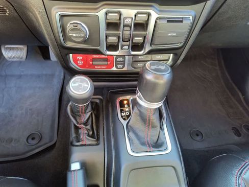 Used 2021 Jeep Wrangler Unlimited Rubicon w/ Uconnect 4C Nav & Sound Group AWD/4WD image 20