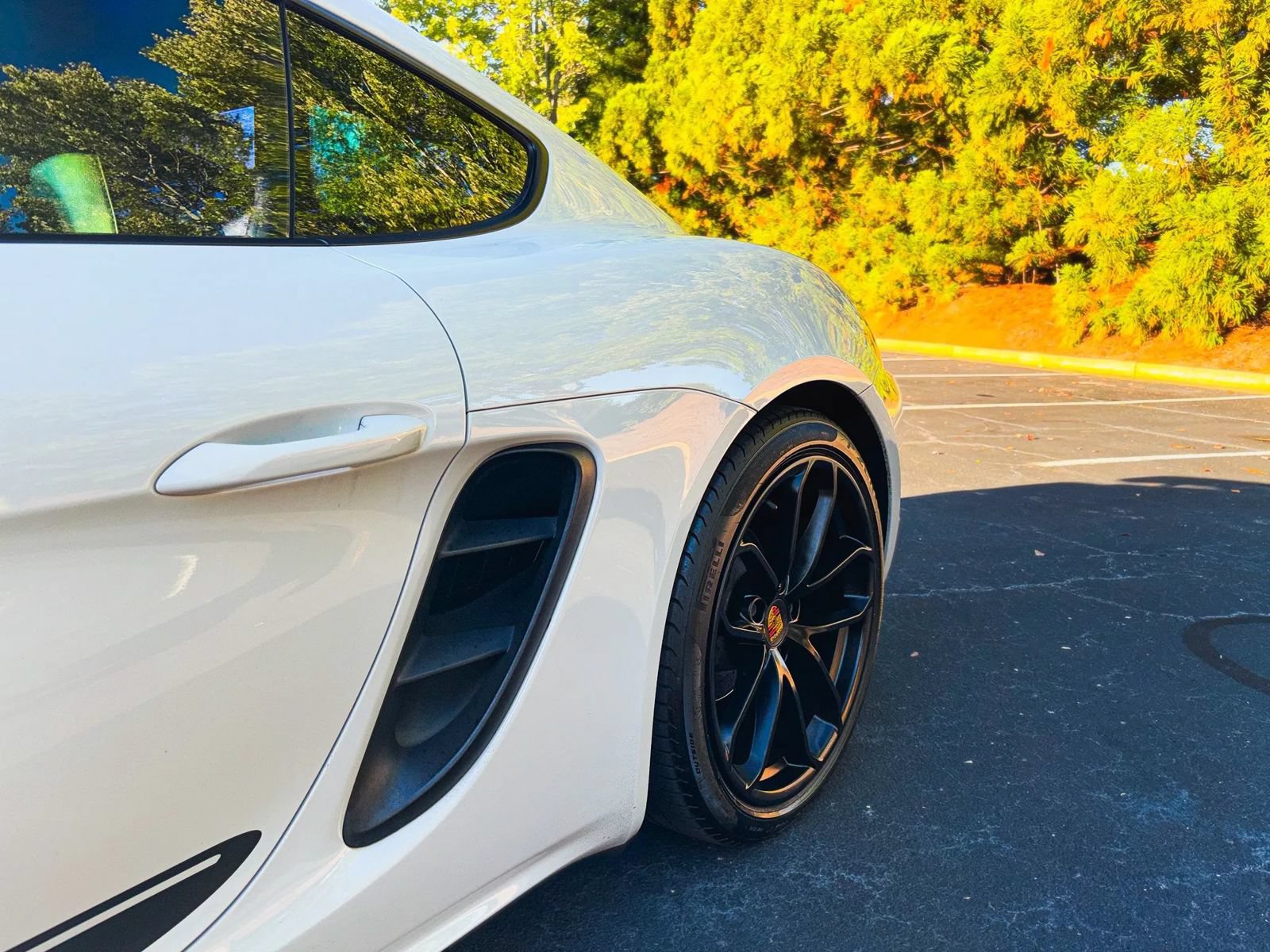 Used 2018 Porsche 718 Cayman RWD image 9