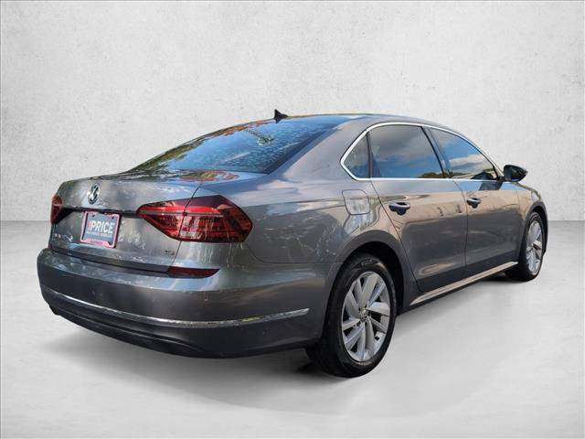 Used 2018 Volkswagen Passat 2.0T SE w/ SE Lighting Package FWD image 2