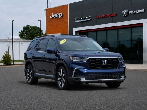 Used 2024 Honda Pilot Touring image 1