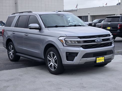 Used 2024 Ford Expedition XLT image 3