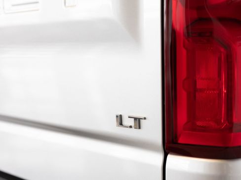 Used 2020 Chevrolet Silverado 1500 LT Trail Boss AWD/4WD image 9