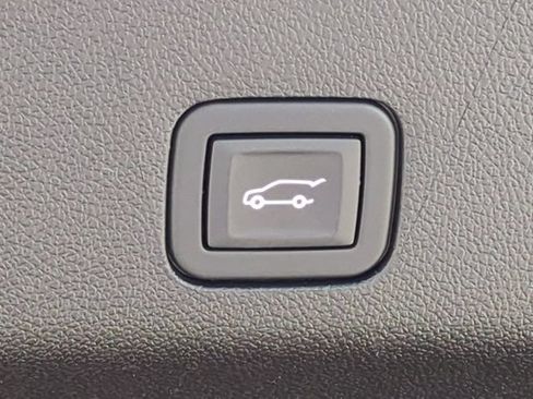Used 2024 Chevrolet Tahoe Premier AWD/4WD image 32