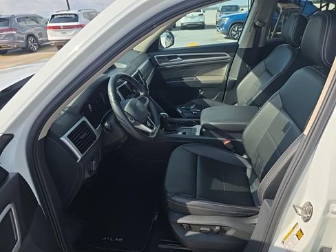 Used 2023 Volkswagen Atlas SE w/ Panoramic Sunroof Package image 9