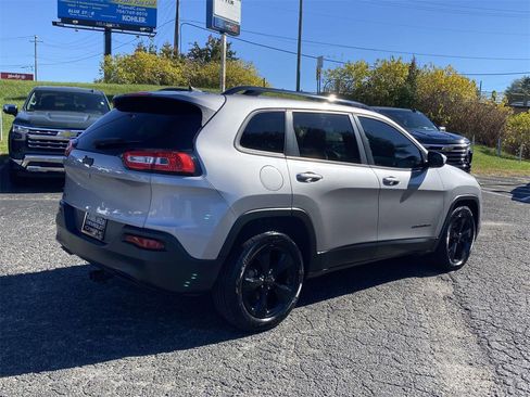 Used 2016 Jeep Cherokee Latitude w/ Comfort/Convenience Group image 7