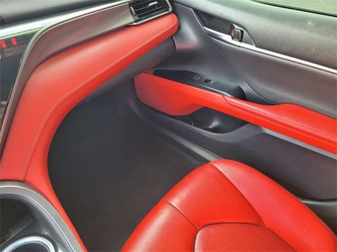Used 2020 Toyota Camry XSE image 12