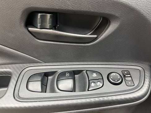 Used 2025 Nissan Versa S w/ Trunk Package FWD image 29