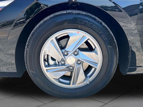 Used 2026 Hyundai Elantra SE FWD image 11