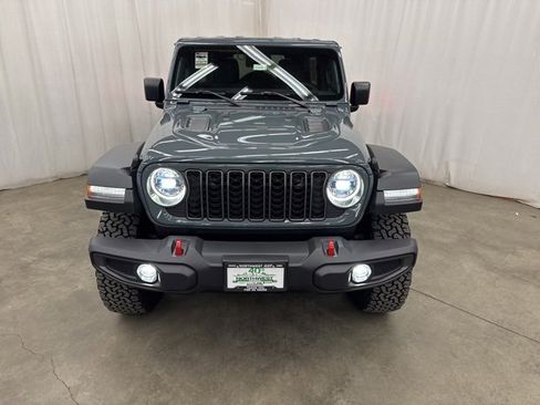 Used 2025 Jeep Wrangler Unlimited Rubicon image 2