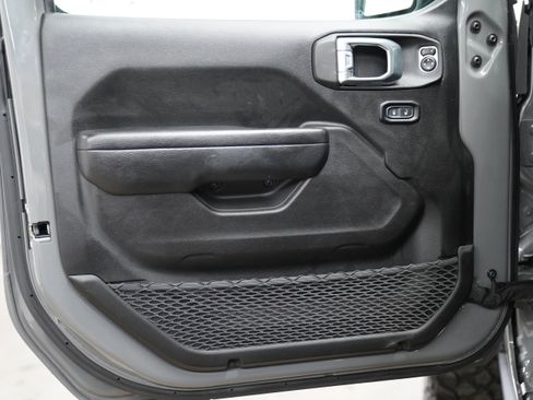 Used 2023 Jeep Wrangler Unlimited w/ Cold Weather Group AWD/4WD image 15