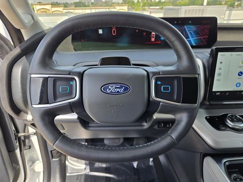 Used 2025 Ford Expedition Active RWD image 16