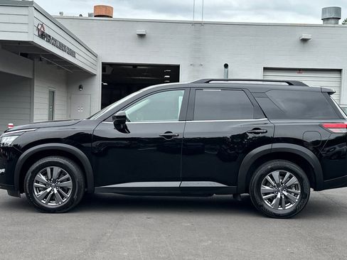 Used 2025 Nissan Pathfinder SV AWD/4WD image 7