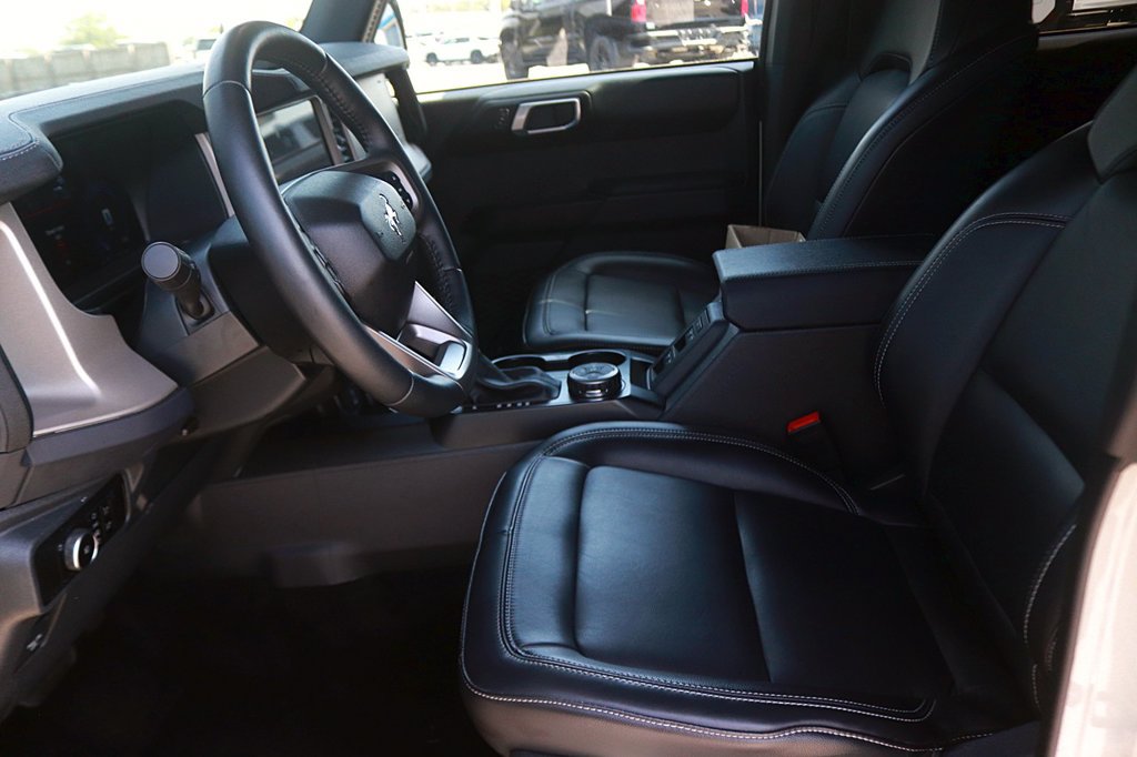Used 2025 Ford Bronco Outer Banks AWD/4WD image 15