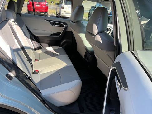 Used 2020 Toyota RAV4 XLE Premium FWD image 10