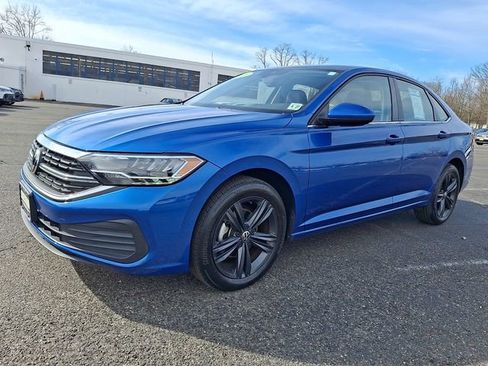 Used 2022 Volkswagen Jetta SE image 3