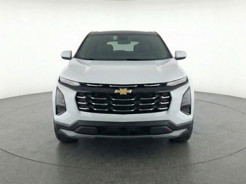 Used 2025 Chevrolet Equinox LT image 2