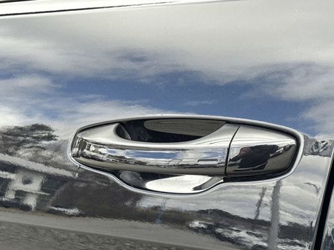 Used 2022 Volkswagen Atlas SE image 38