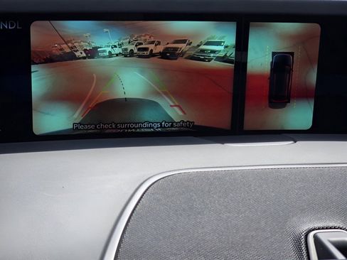 Used 2025 Lincoln Nautilus Reserve image 12