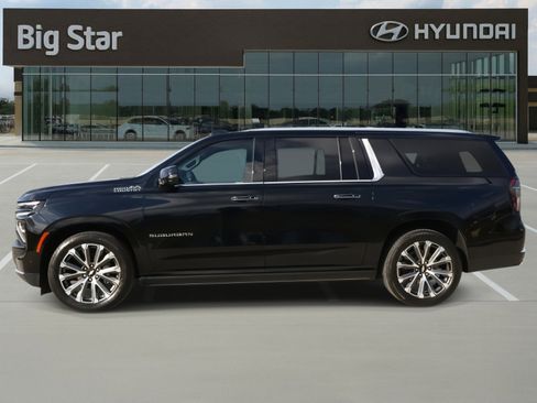 Used 2025 Chevrolet Suburban High Country image 2