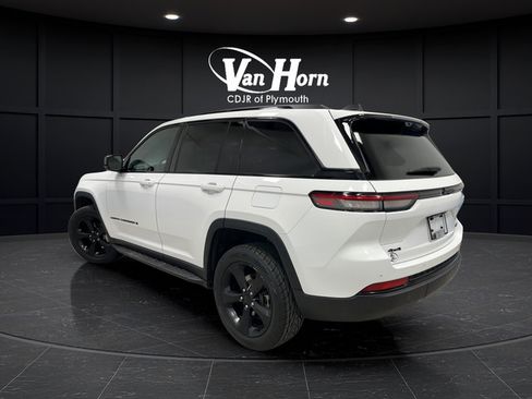 Certified 2024 Jeep Grand Cherokee Limited w/ Luxury Tech Group II AWD/4WD image 5