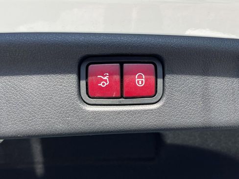 Used 2022 Mercedes-Benz C 300 Sedan image 28