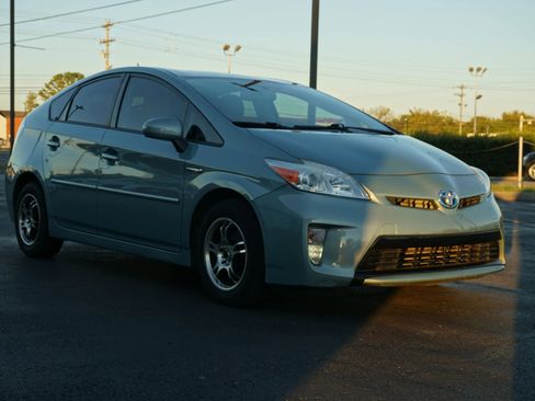 Used 2013 Toyota Prius One image 3