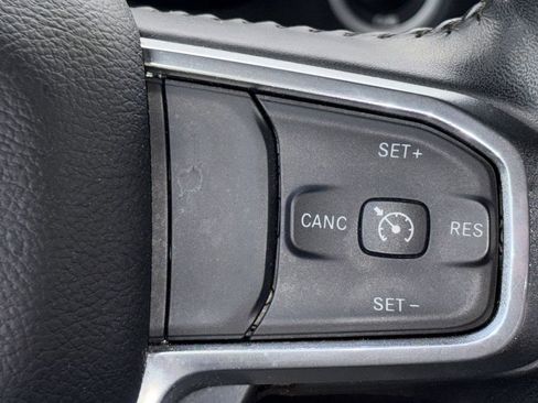 Used 2023 RAM 1500 Laramie AWD/4WD image 14