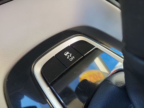 Used 2025 Toyota Corolla LE image 22