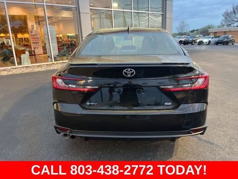 Used 2025 Toyota Camry SE image 32