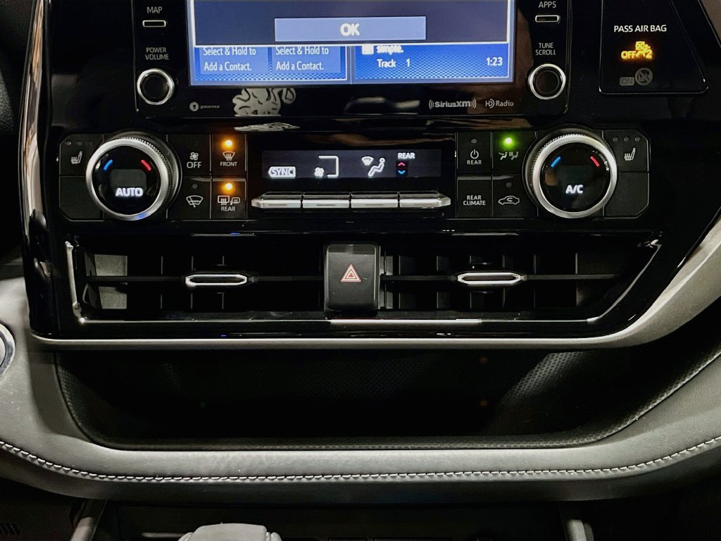 Used 2022 Toyota Highlander XLE FWD image 25