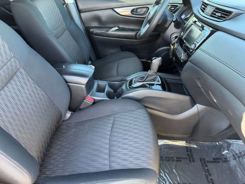 Used 2019 Nissan Rogue S image 12