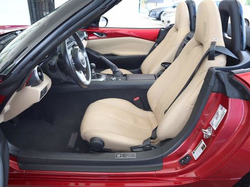 Used 2016 MAZDA MX-5 Miata Grand Touring RWD image 13