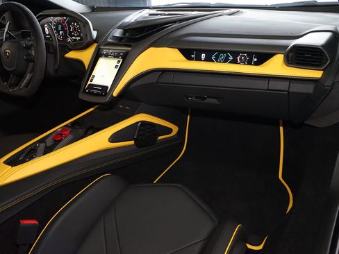 Used 2024 Lamborghini Revuelto AWD/4WD image 16
