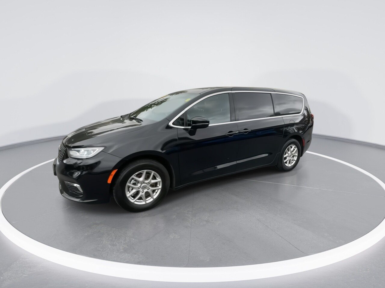 Used 2025 Chrysler Pacifica Select FWD image 8