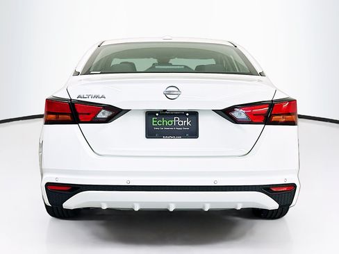 Used 2025 Nissan Altima 2.5 SV FWD image 7