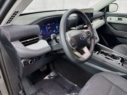Certified 2025 Ford Explorer Active AWD/4WD image 9
